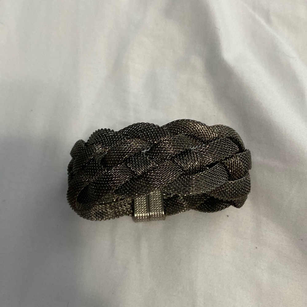 Metallic women/girls/juniors braclet!